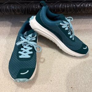 HILMA Green/Tan Running Shoes Size 9 EUC